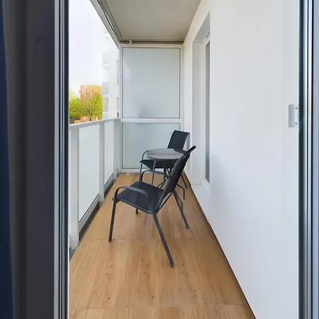Bright & Modern Braminskiego With Parking And Balcony By Renters Apartamento