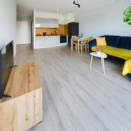 Bright & Modern Braminskiego With Parking And Balcony By Renters Appartamento *